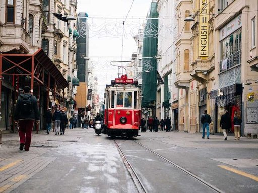 Оренда студії на Antonovycha Street 1